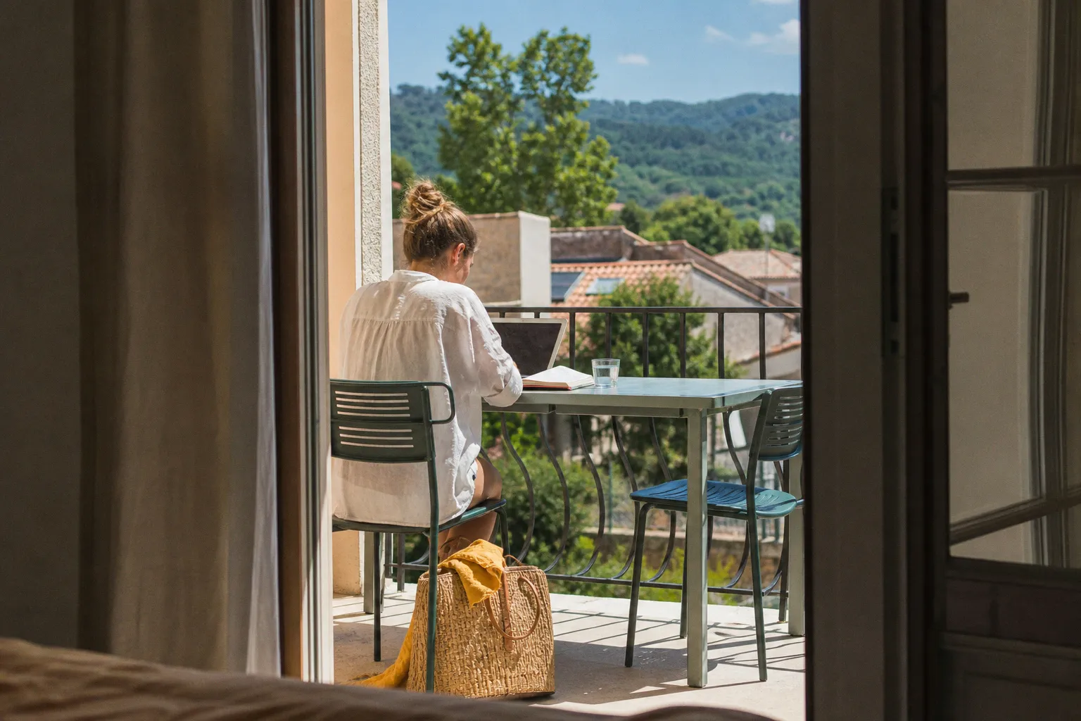 Hôtel ou location saisonnière : comparatif des prix selon les voyageurs