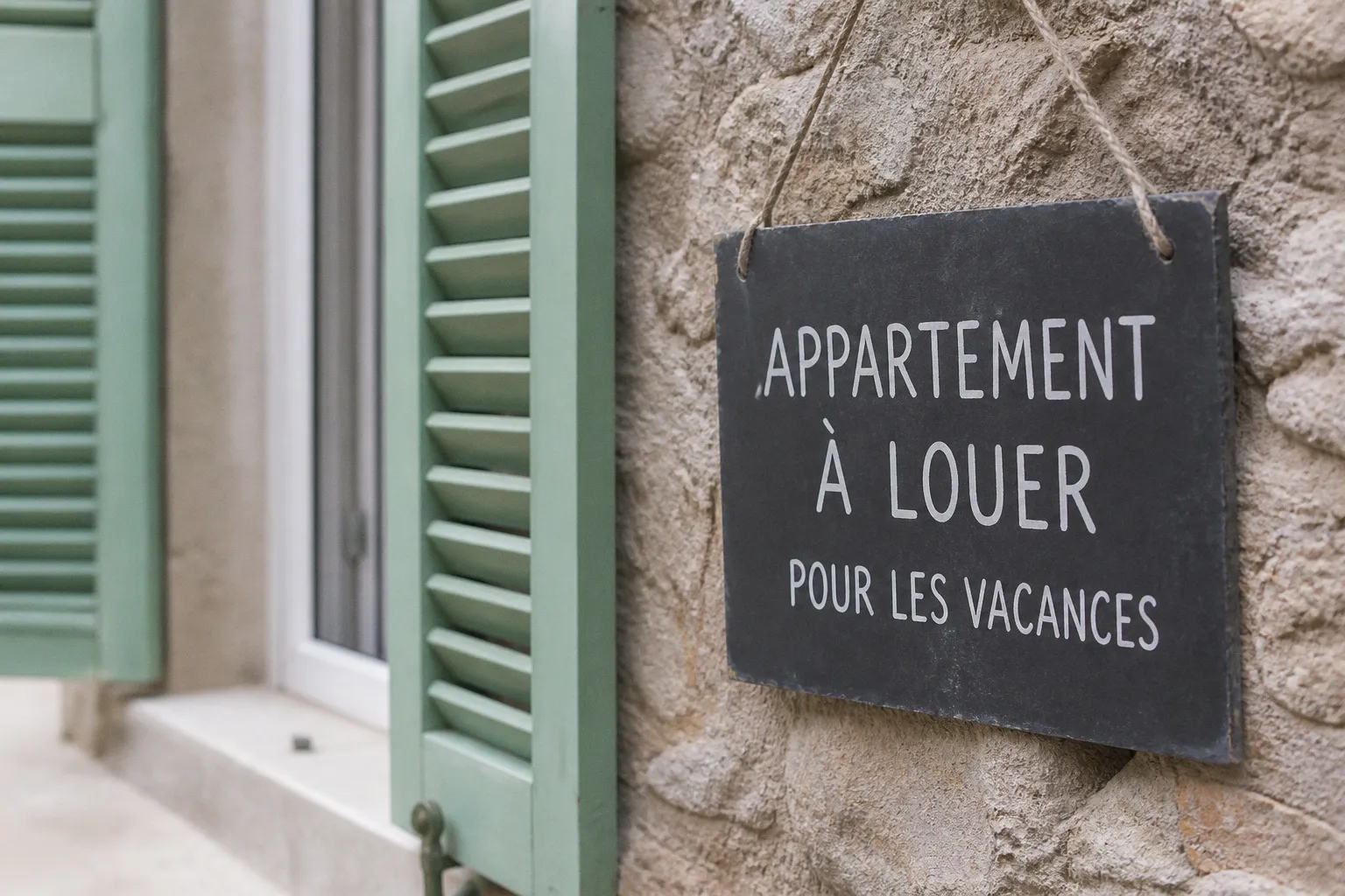 Vacances d'été : comment la chaleur transforme les exigences de location à Avène